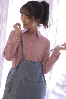 美女扒开粉嫩尿口的桶爽